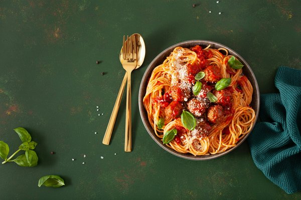 Wie macht man eine cremige Hollandaise-Sauce, um Spargel zu begleiten?